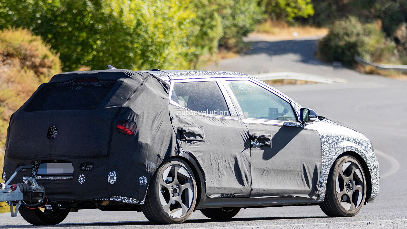 Νέο Hyundai i20: Πιο σπορτίφ σχεδίαση με LED μπάρα 